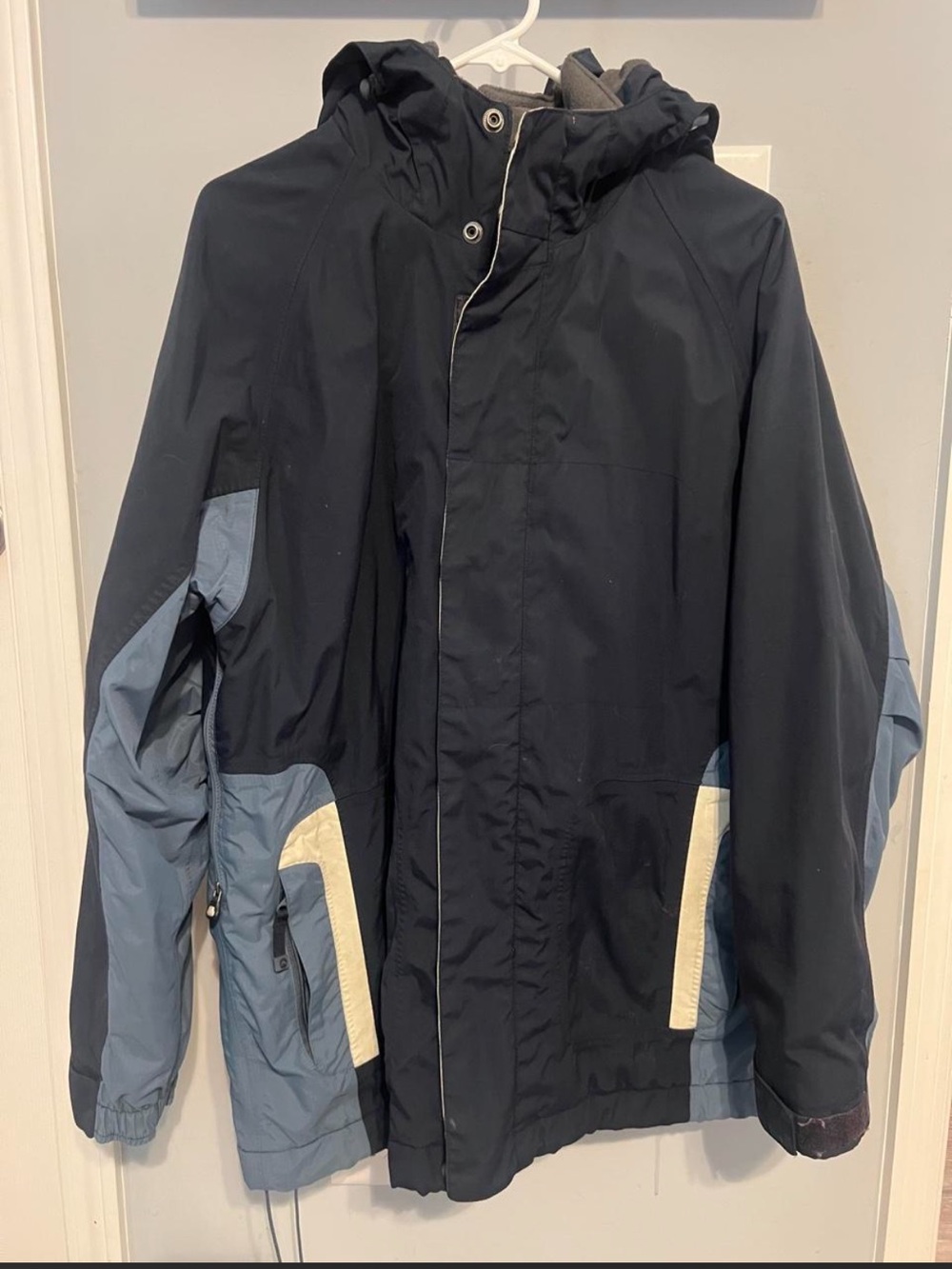 American Eagle Outfitters Navy and Light Blue Insulated Jacket